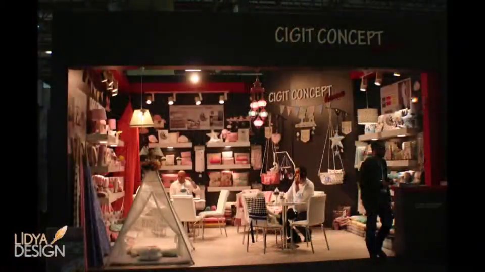 Realisierter Stand von Cigit Concept mit Textilpräsentation und Besprechungsbereich