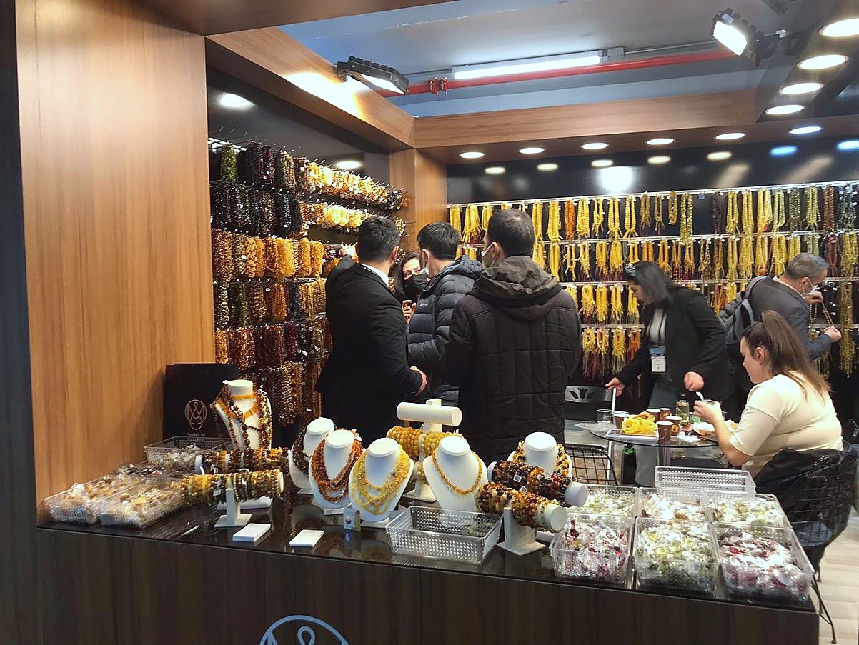 Amber by Mazukna Messestand auf der Istanbul Jewelry Show 2022, Perspektive 3