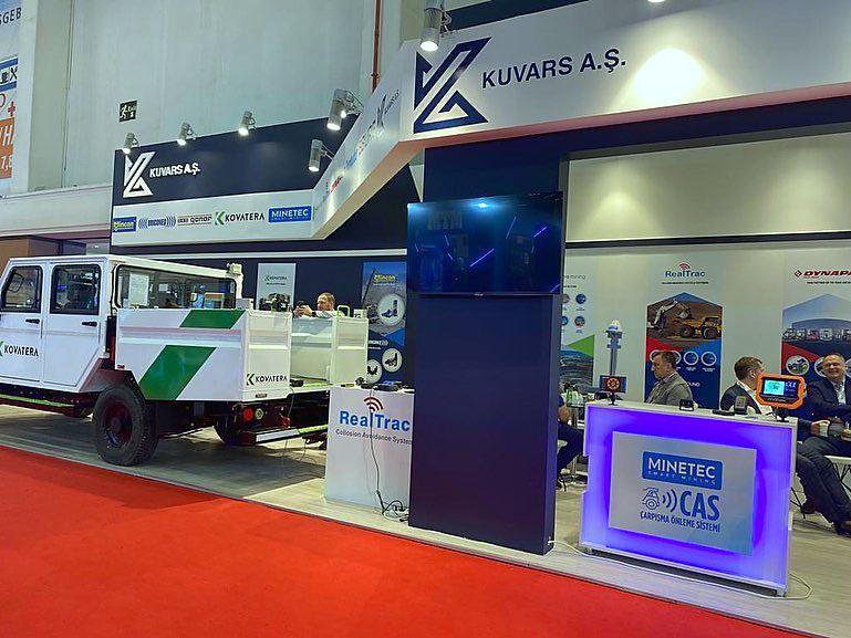 Kuvars / Kovatera exhibition stand at Maden Türkiye 2022, completed view 3