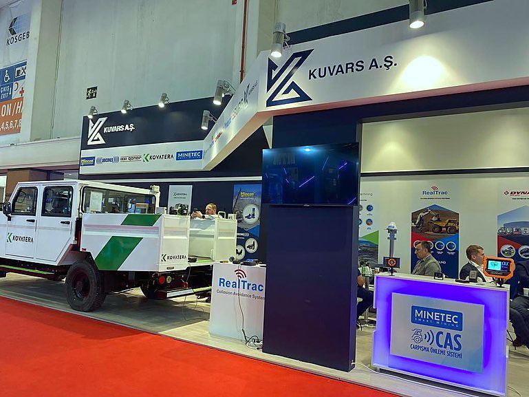 Kuvars / Kovatera exhibition stand at Maden Türkiye 2022, completed view 4